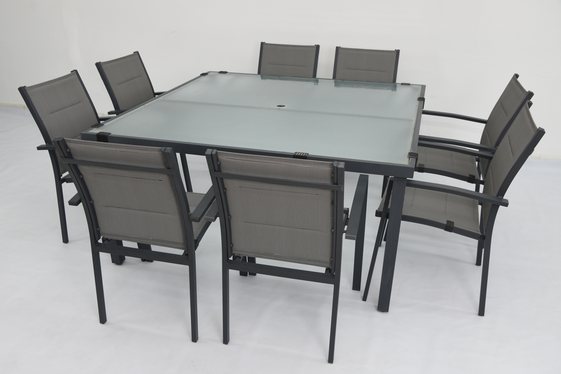 שולחן אלומיניום אפור עכבר 150X150 ניו יורק  NEW YORK AT 2015 